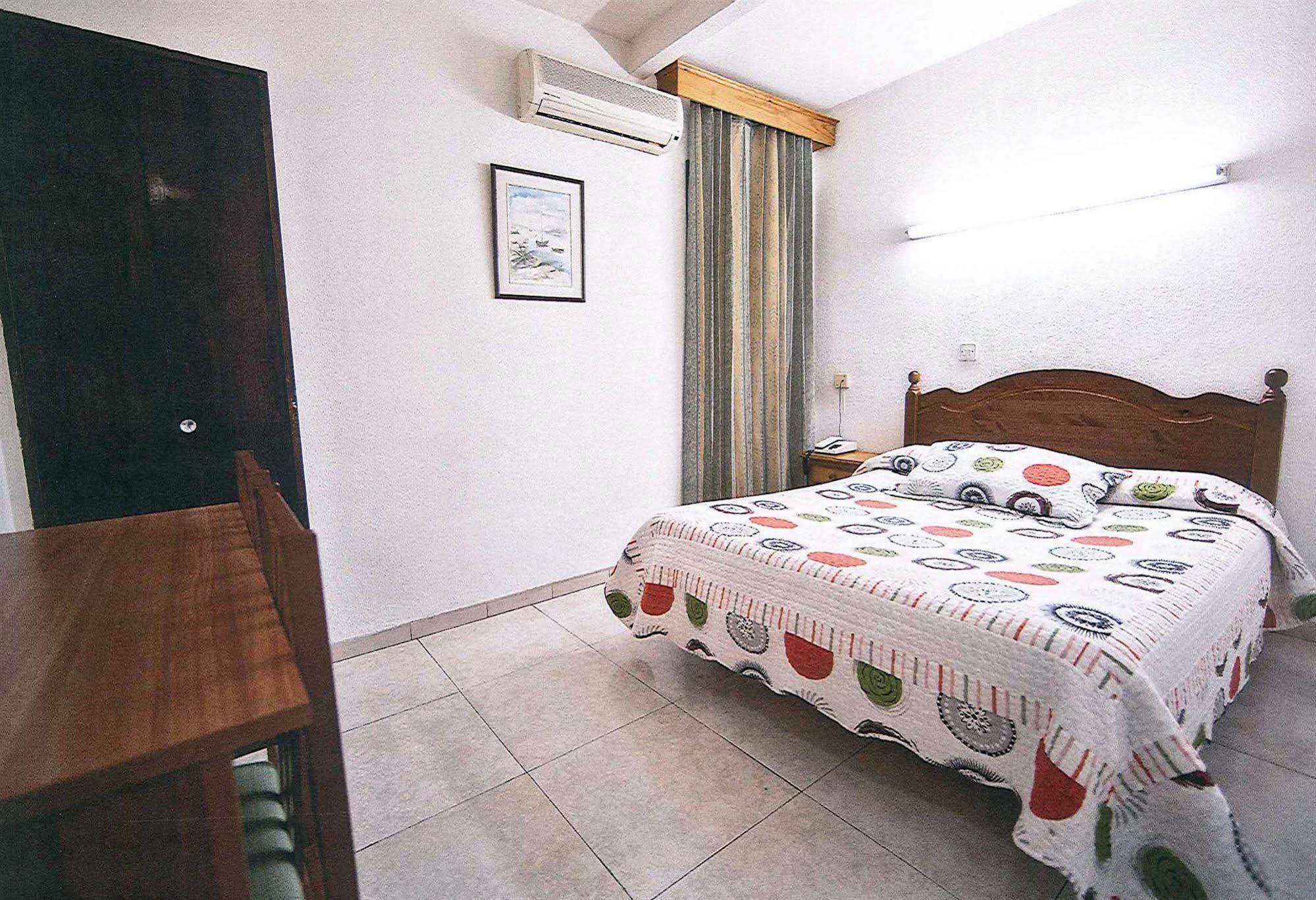 Hostal La Rosa Cáceres Exterior photo