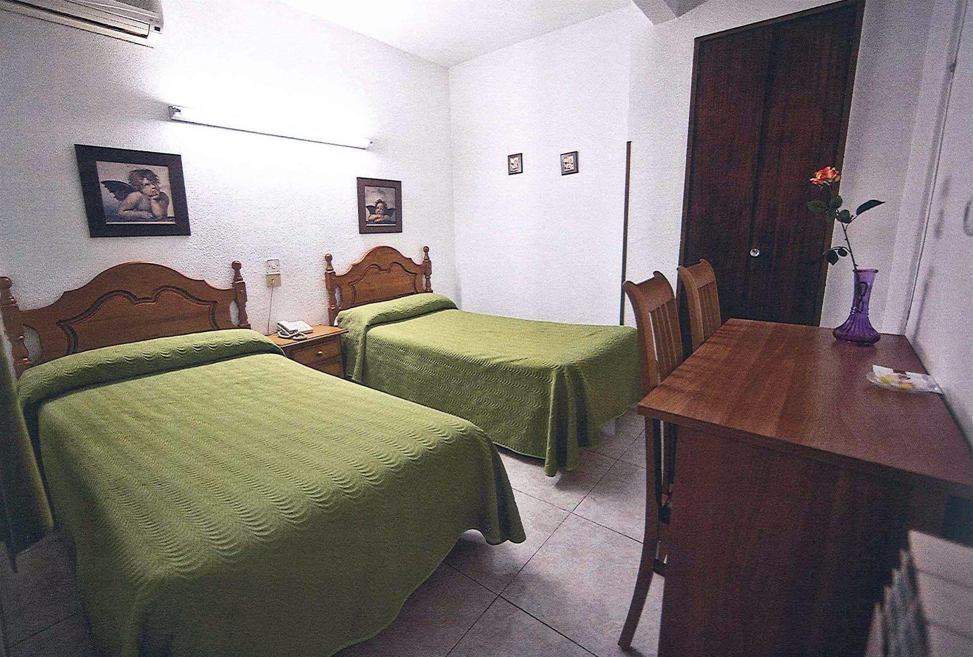 Hostal La Rosa Cáceres Exterior photo