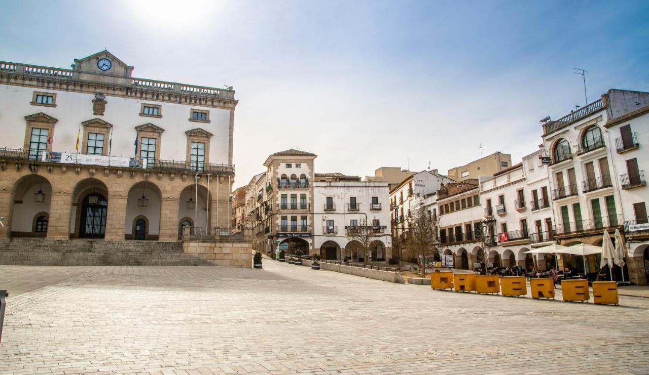 Hostal La Rosa Cáceres Exterior photo